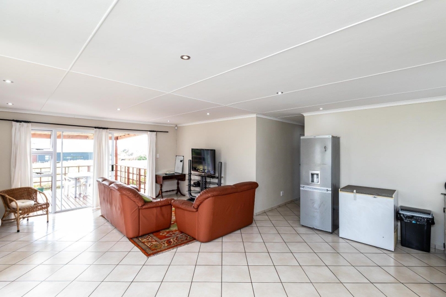 To Let 3 Bedroom Property for Rent in Kidds Beach Eastern Cape